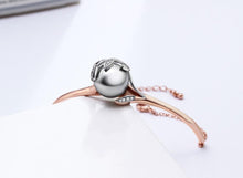Load image into Gallery viewer, Princess pearl bracelet
