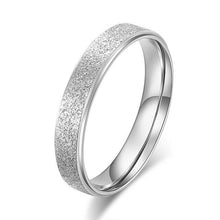 Load image into Gallery viewer, Titanium rings 4- H1/2 / Silver 4mm Trendystrike
